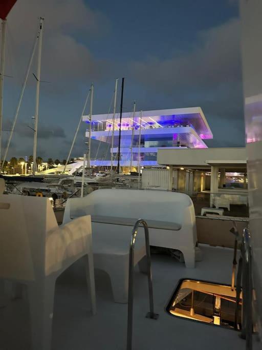 Noche Insolita En Yate De 16M A 2 Minutos De La Playa Valencia Bagian luar foto
