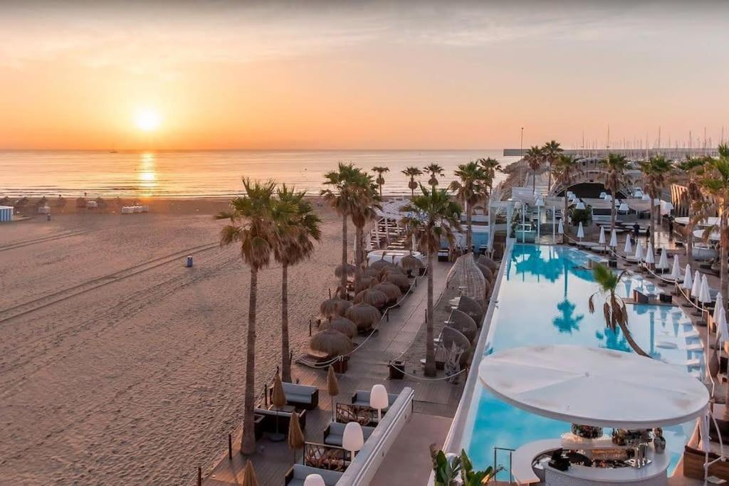 Noche Insolita En Yate De 16M A 2 Minutos De La Playa Valencia Bagian luar foto